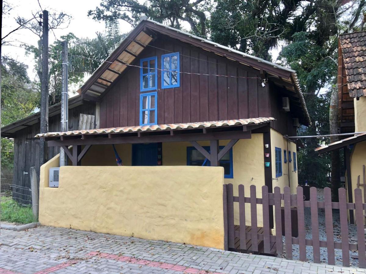 Chales No Centro De Bombinhas Buitenkant foto