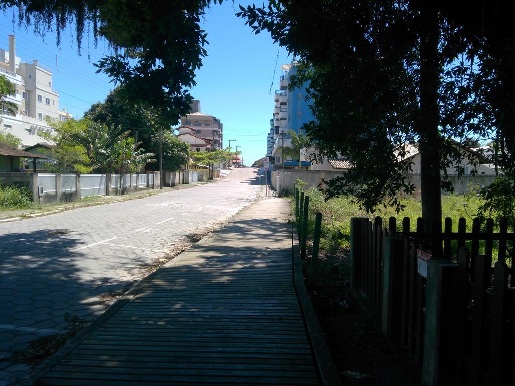 Chales No Centro De Bombinhas Buitenkant foto