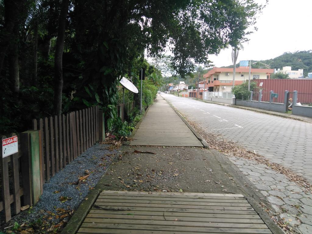 Chales No Centro De Bombinhas Buitenkant foto